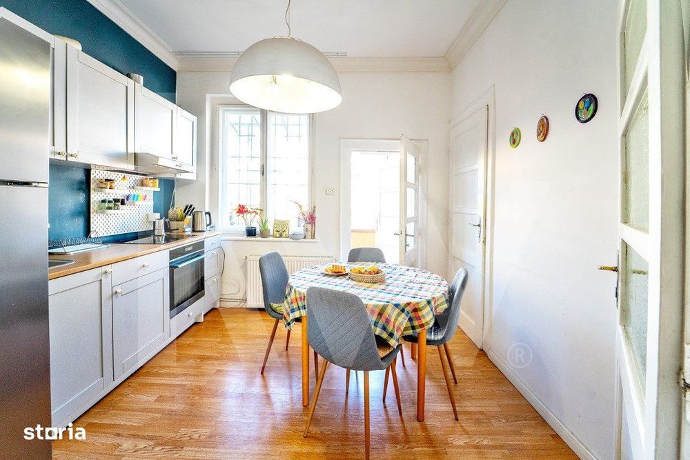 Casa pe un singur nivel cu 3 camere+pivnita. Pod si curte-Zona Sub Ari