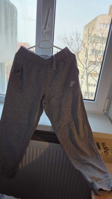 Pantaloni Nike, mar.XL, pentru baieti, gri, originali.