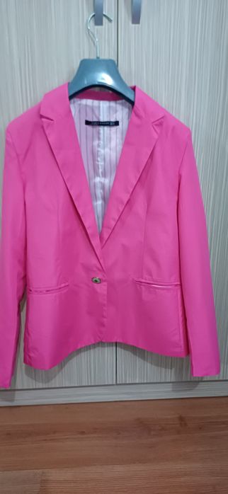 Vând sacou ZARA /dama roz ticlam marimea xs stare impecabila