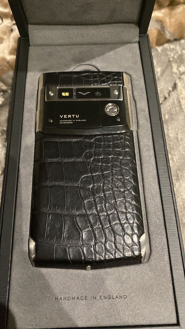 Сенсорный смартфон Vertu
