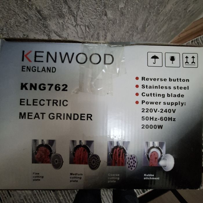Мясорубка  . Kenwood KNG 762. Electric meat grinder