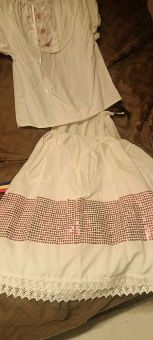 Vand costum popular pentru fetite