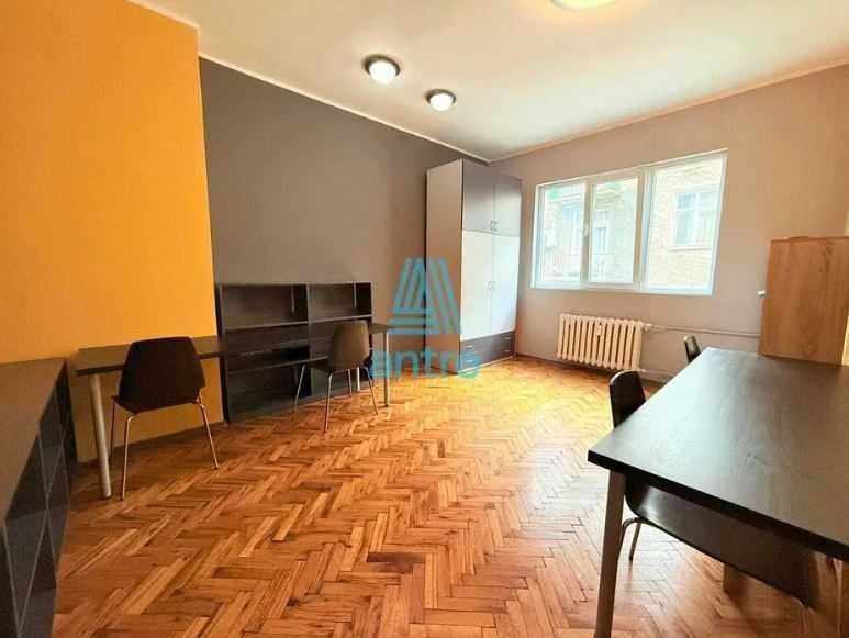 Тристаен апартамент в кв. Център