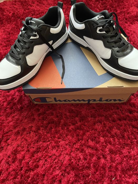 Vând Papuci Champion