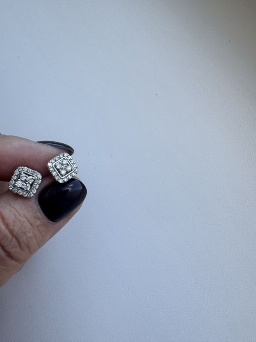 Пусеты из белого золота с бриллиантами