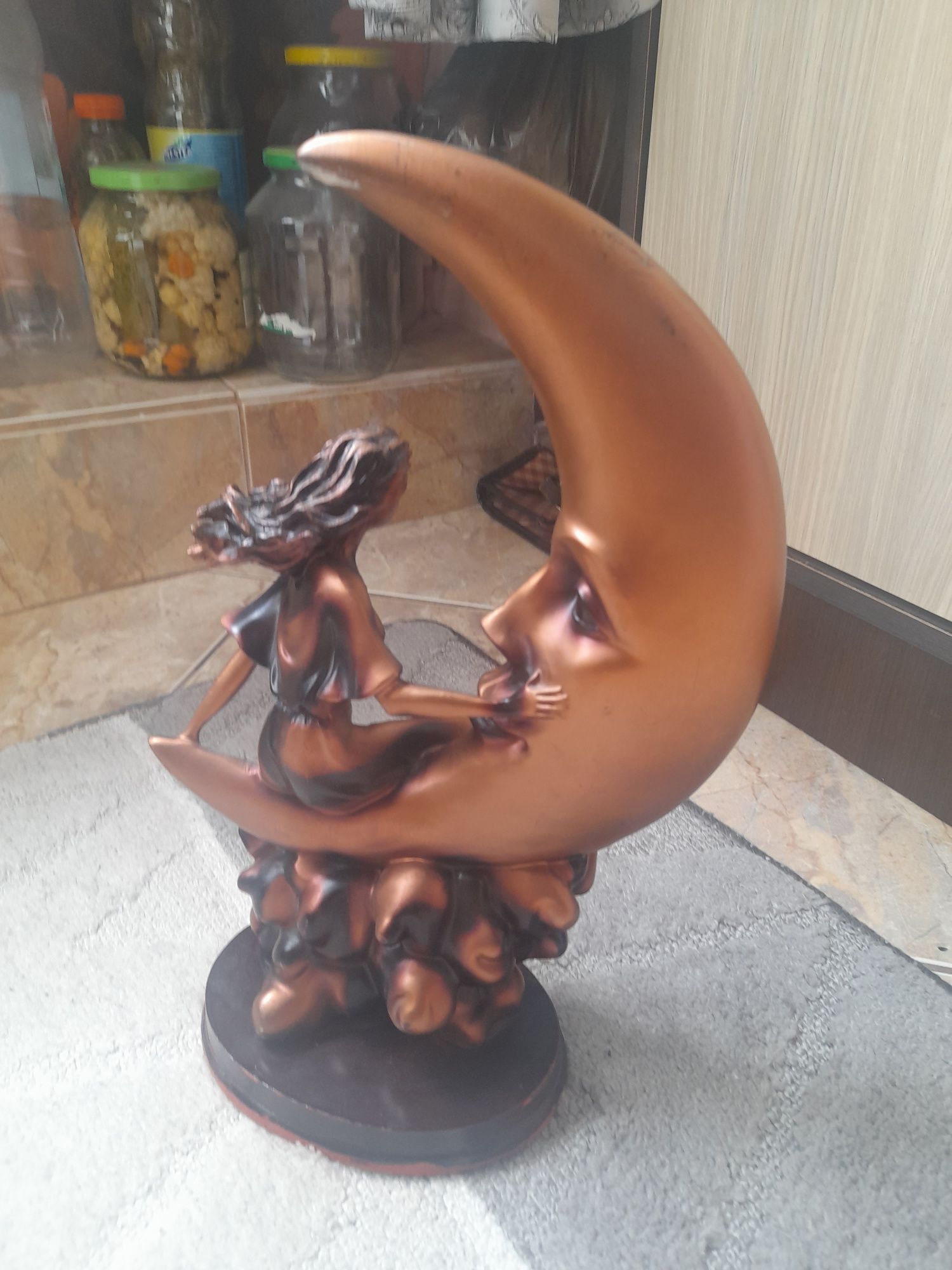 Vând statueta gen bibelou