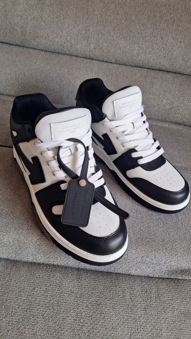 Adidasi Off-White Out Of Office negri