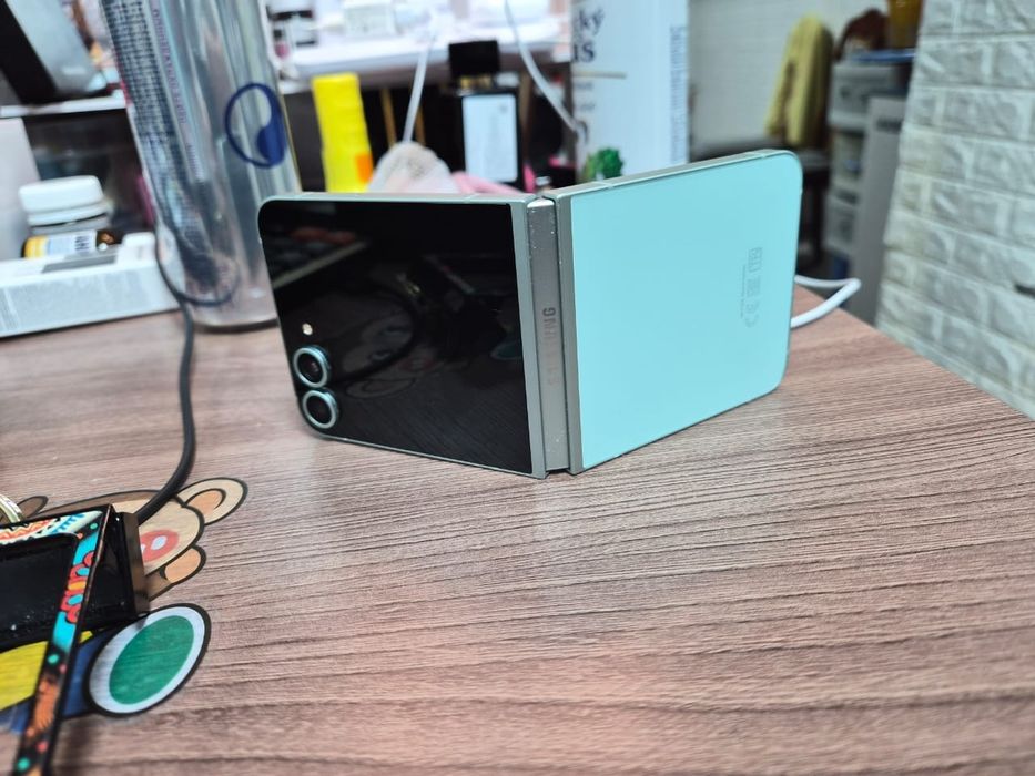 Samsung Z Flip 6 521gb.