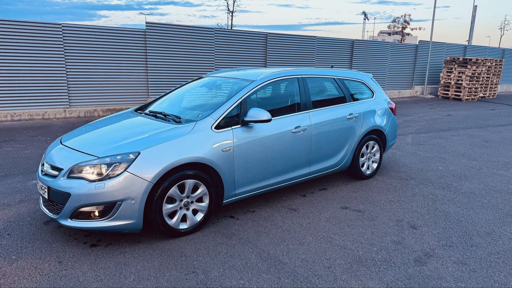 Opel Astra Sports Tourer 2.0 CDTI 2015 full options stare excelenta