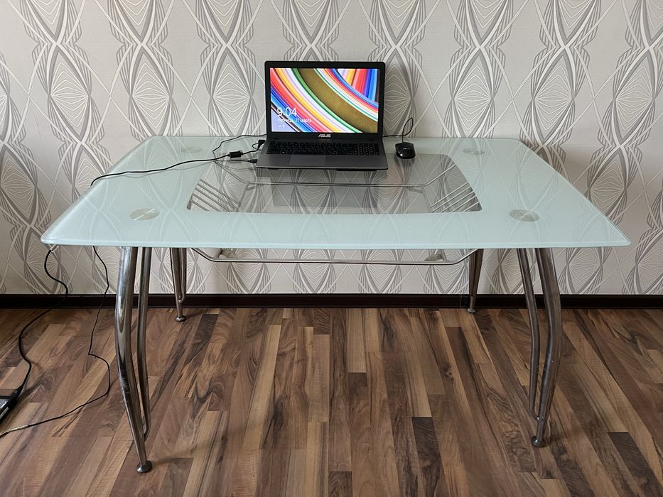 Стол стеклянный