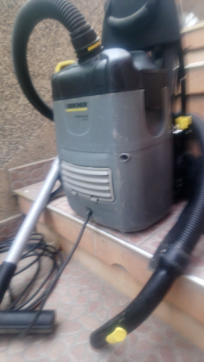 Прахосмукачка Karcher BV5/1 Profesional на Гръб