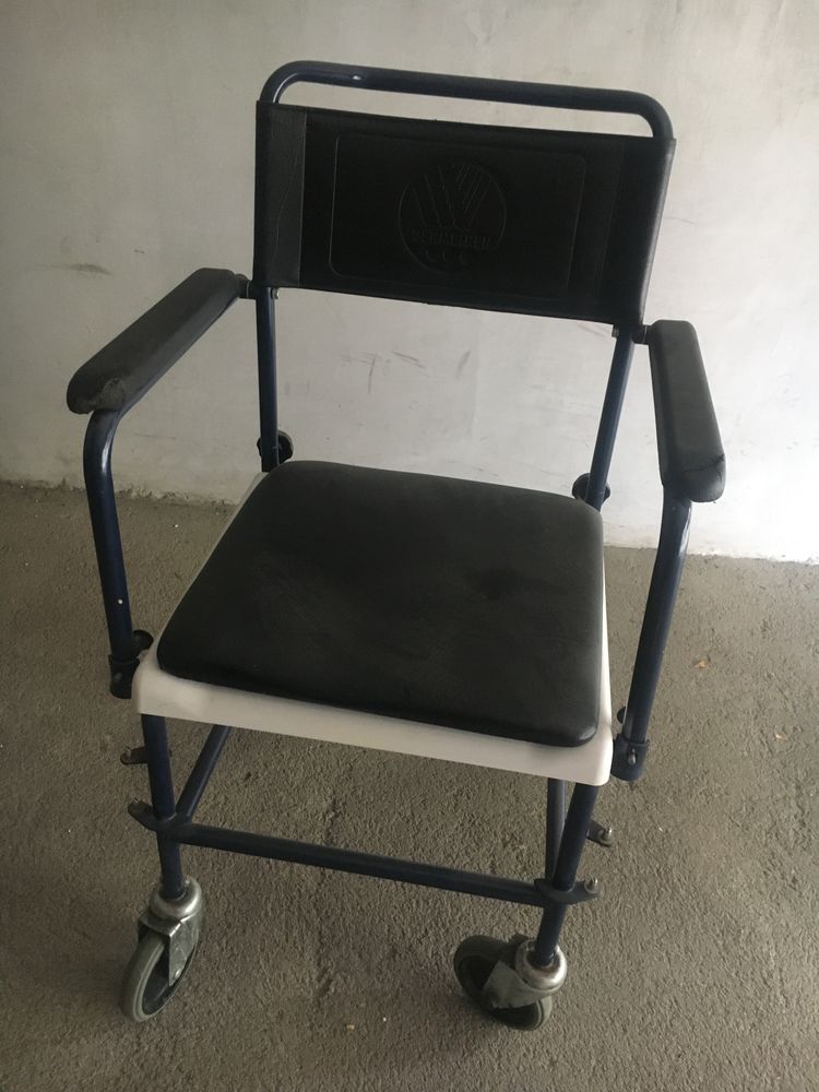 Инвалиден стол за баня и тоалетна