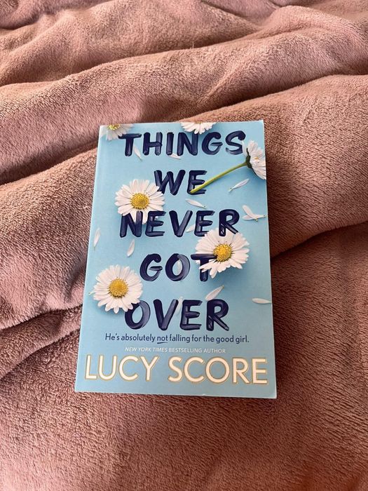 Продавам книги ,,Things we never got over,, и ,,Братовчедите,,