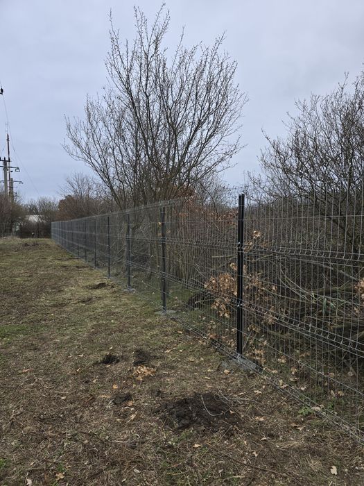 Împrejurim terenuri cu garduri porți din plasa burdurata