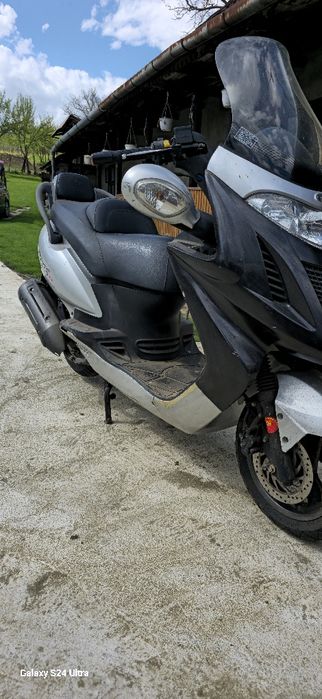 Scuter marca Kymco