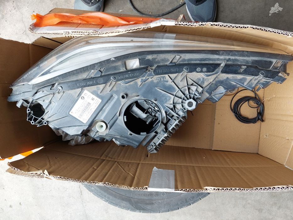 Фар за BMW G 11 на части