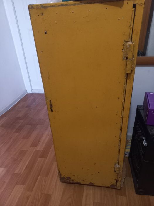 Металлический сейф сатылады