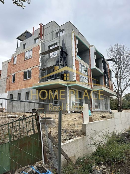 Двустаен апартамент с паркомясто и морска панорама в кв.Галата