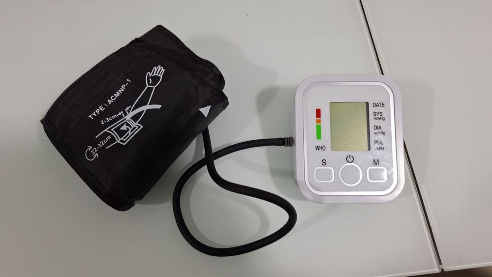 Tensiometru complet automat de brat