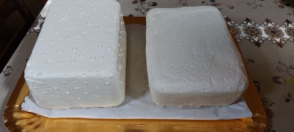 Vând brânză de vacă