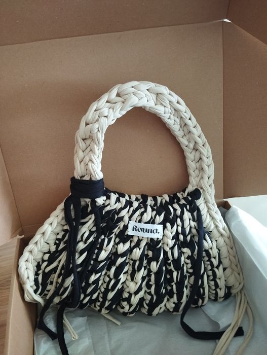 Чанта в бежово и черно