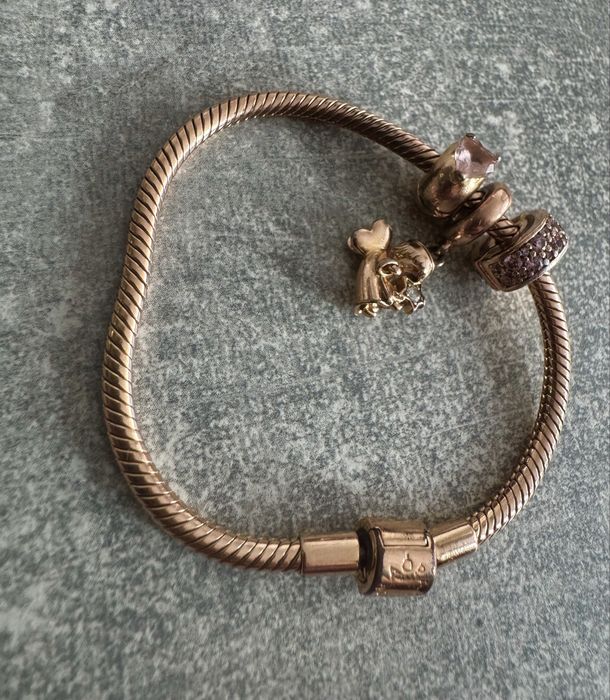 Гривна Пандора с 3 талисмани Rose Gold