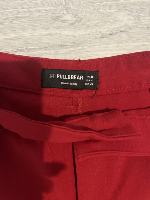 Червен панталон- Pull and Bear