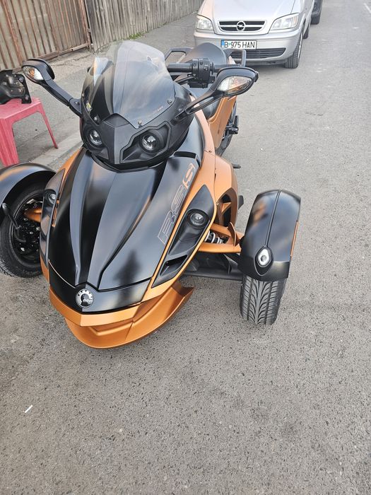 Can-am spyder bombardier