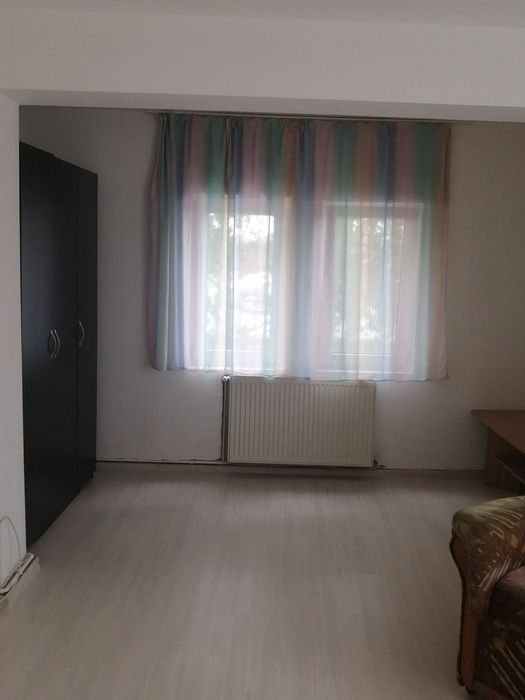 Închiriez apartament