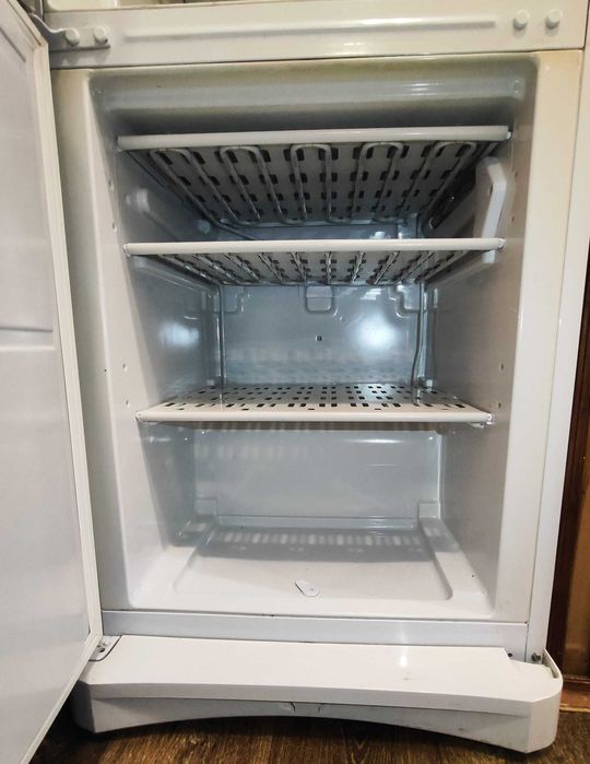 Холодильник Indesit B 18