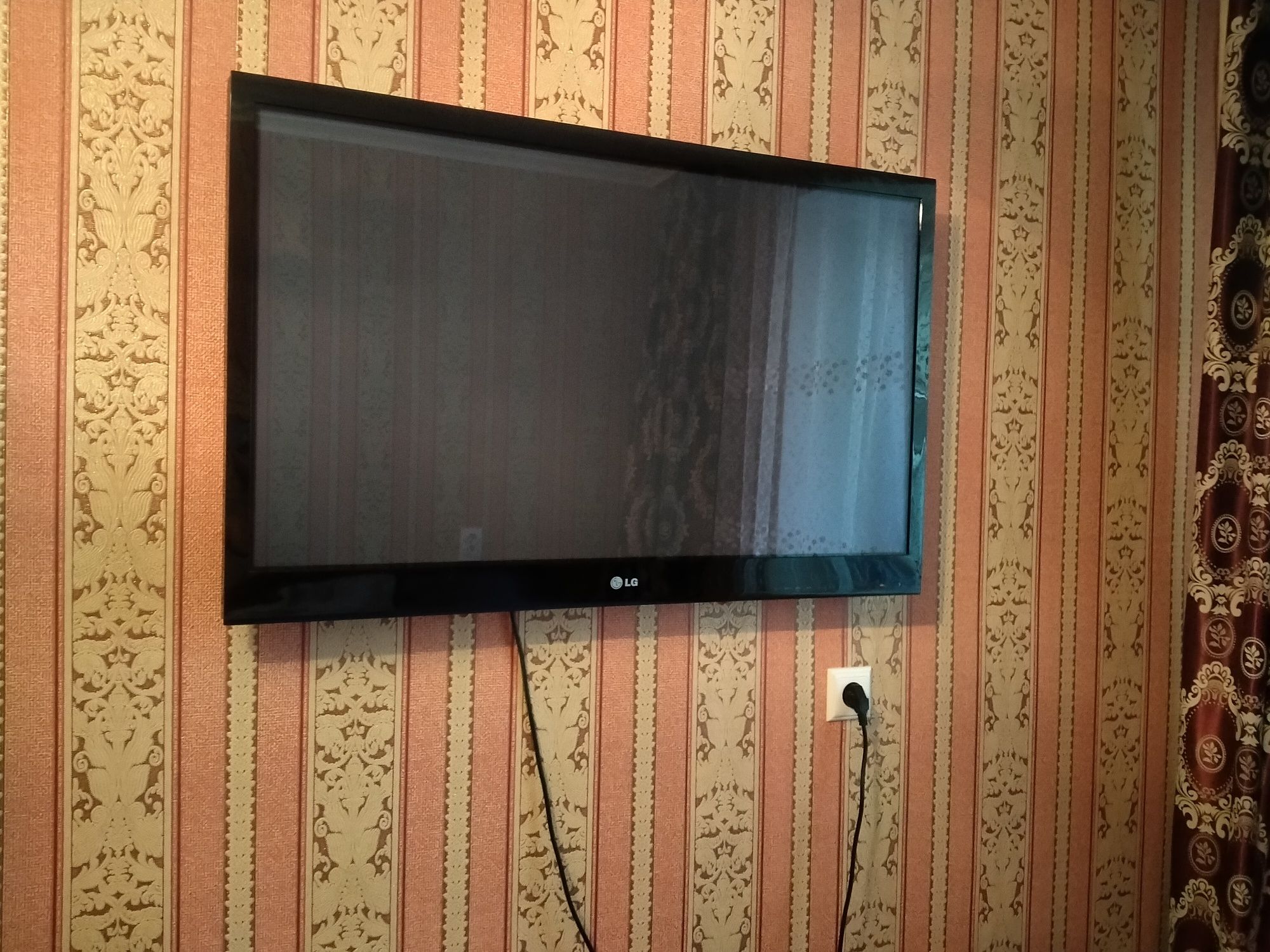 Телевизор LG плазменный в подарок кронштейн для телевизора