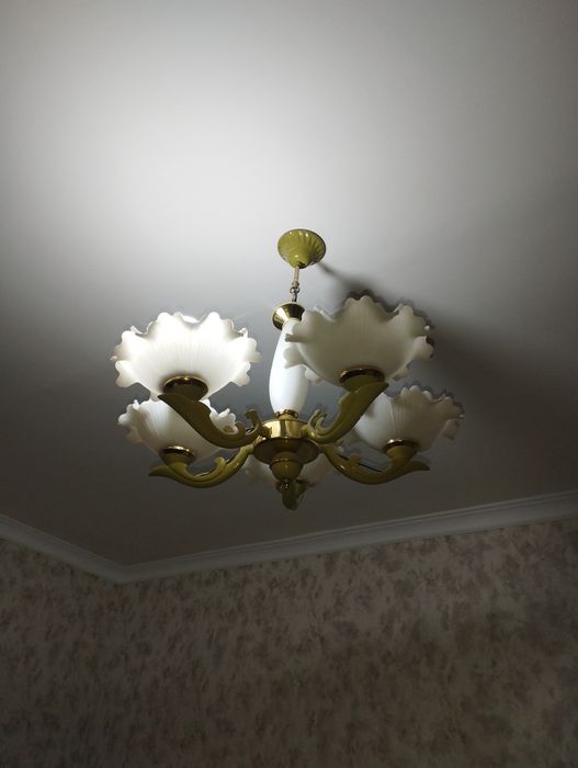 Продается люстра