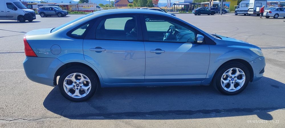 Продавам Ford Focus 2008 1.6i + гуми