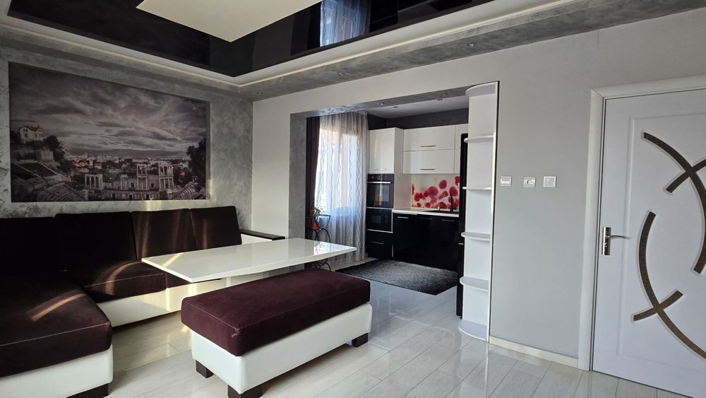 Дава се под наем Тристаен апартамент в Пловдив, Въстанически - 110 кв.м за 663 € - Снимка #1