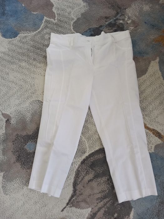 Vând pantalon bumbac alb pana la genunchi