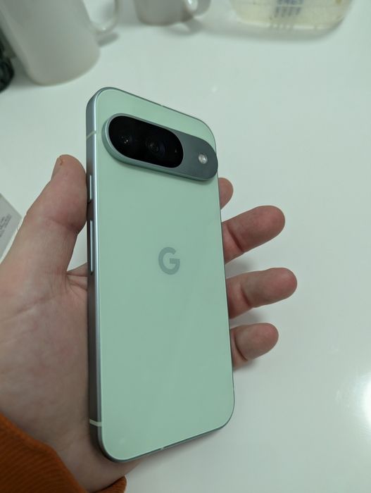 Vând Google Pixel 9