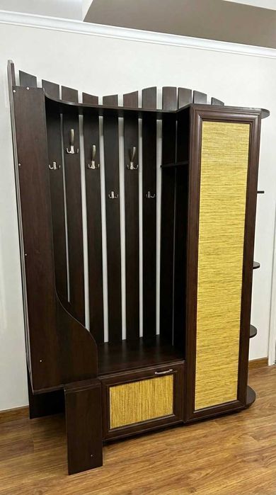 Большая и вместительная прихожая (195 см) из качественных материалов