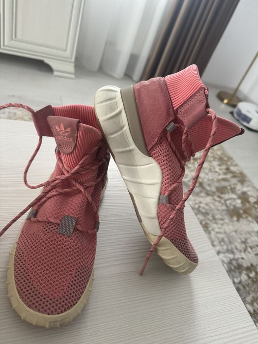 Adidasi roz Adidas