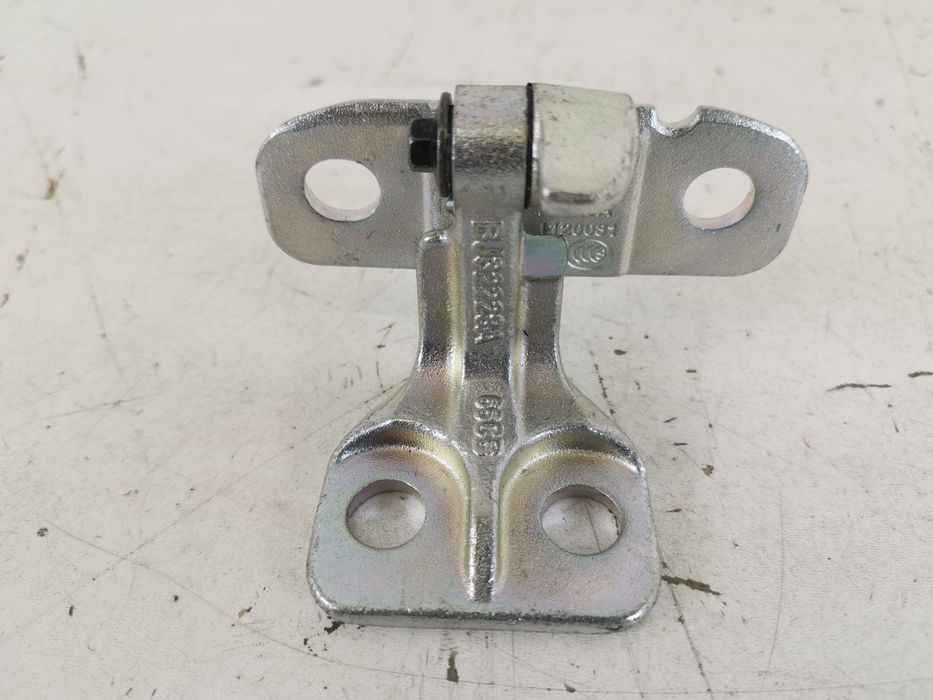 Дясна задна врата панта / Dясна zadna vrata panta Land Rover Range Rov