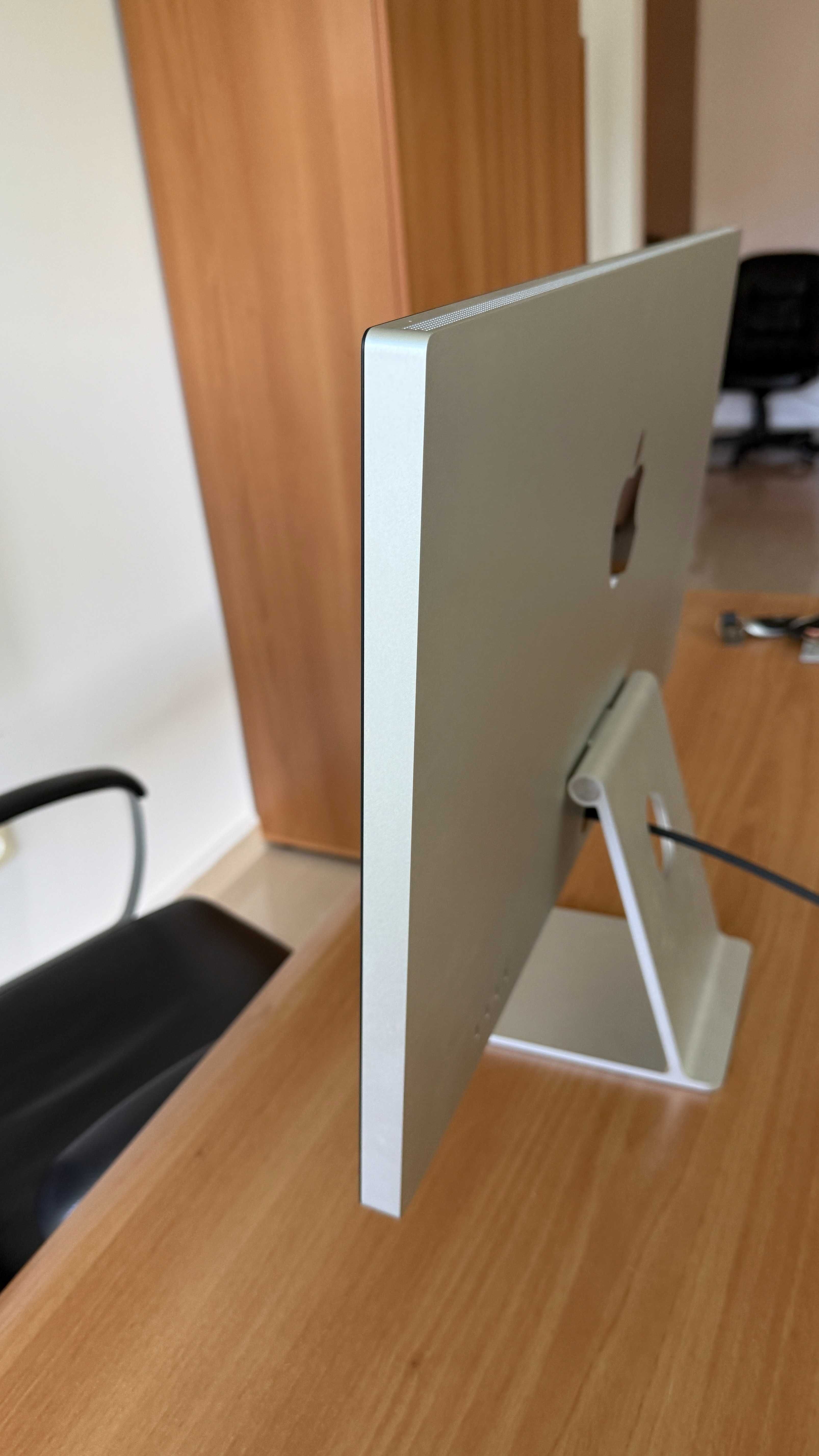 Apple Studio Display – Standard Glass – Tilt-Adjustable Stand