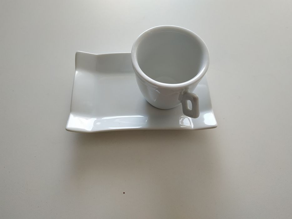 Set de cesti pentru cafea, 6 cesti cu 6 platouri, design porțelan
