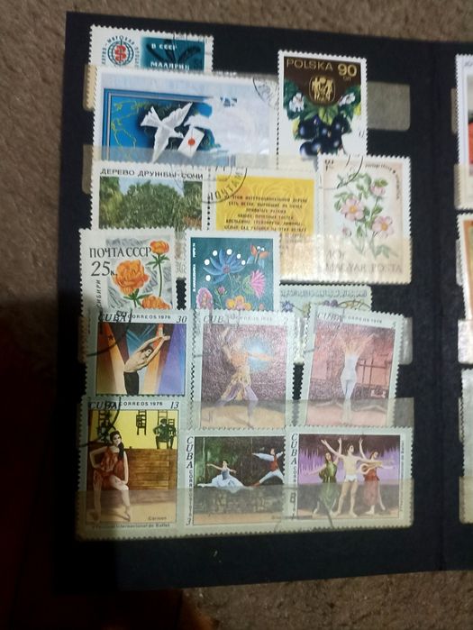 Класьор с пощенски марки  различна тематика около 150 бр ,120  лв