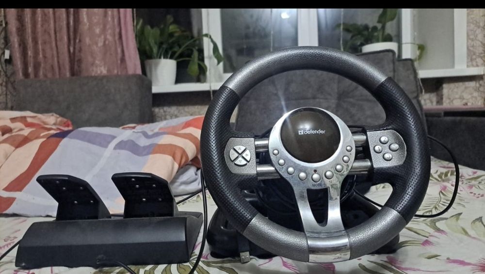 Продам игровой руль с педалямм