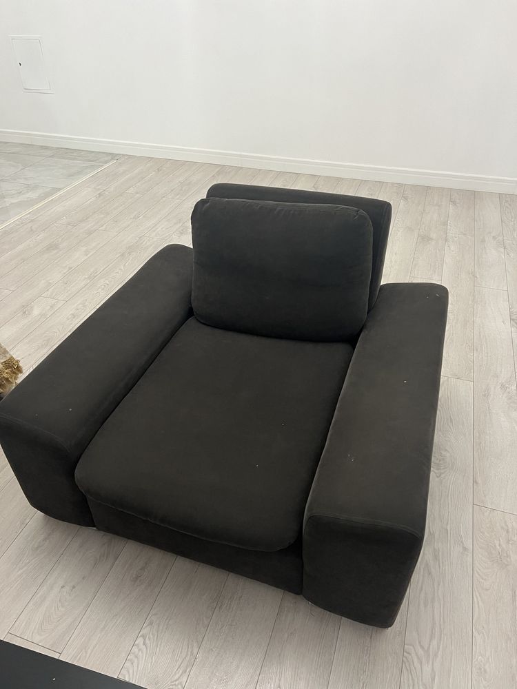 Продам комплект Диван + 2 Кресла