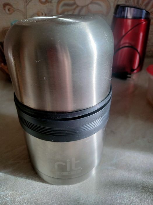 Продам термос, 0.6 л.