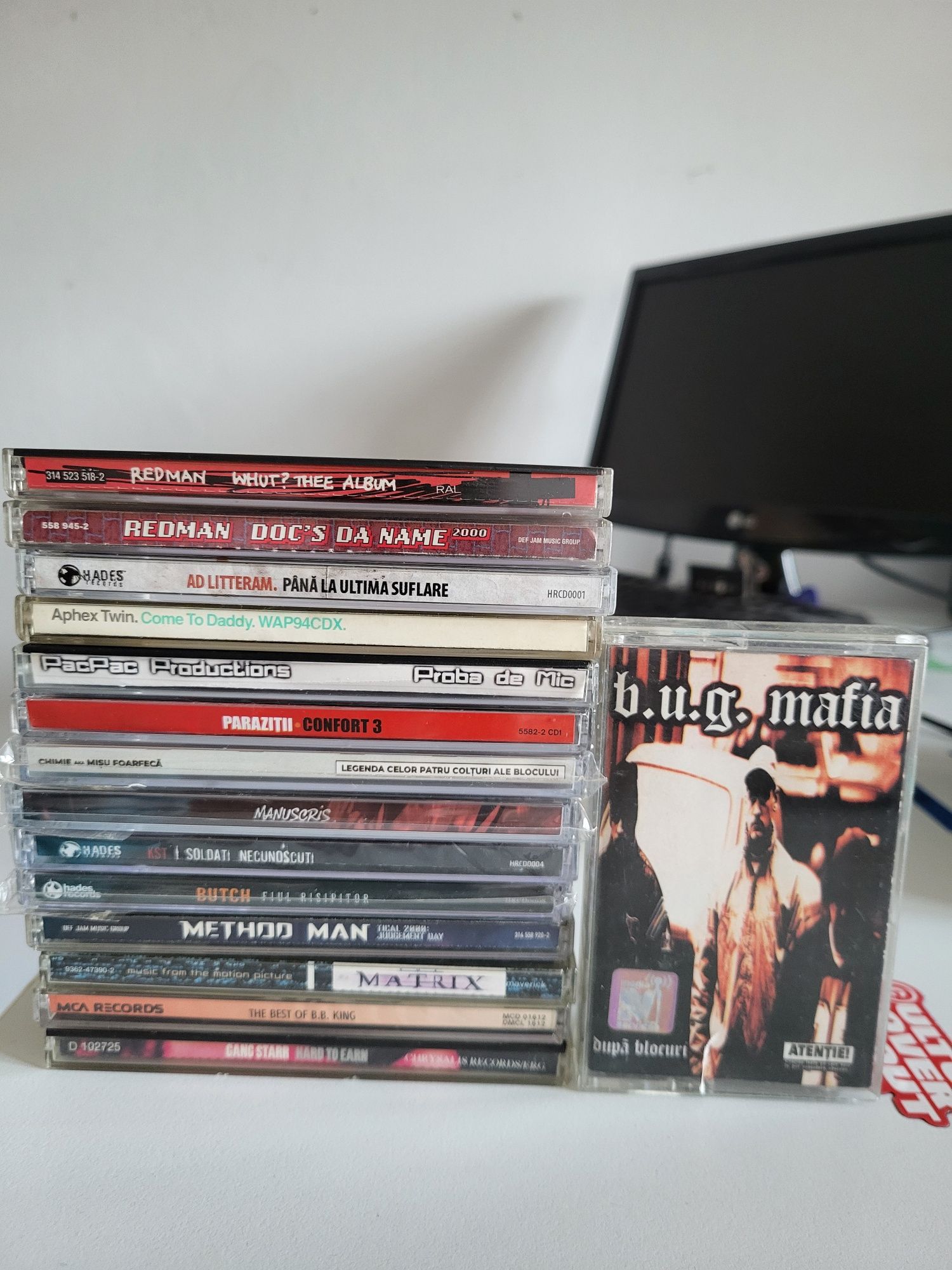 De vânzare CD-uri + casetă audio