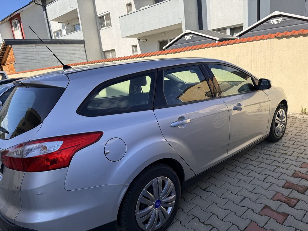 Ford focus 2013 adus din belgia arata impecabil