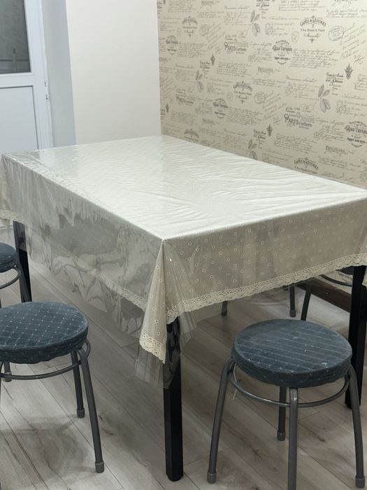 Стол с 6 стульями все вместе 35.000