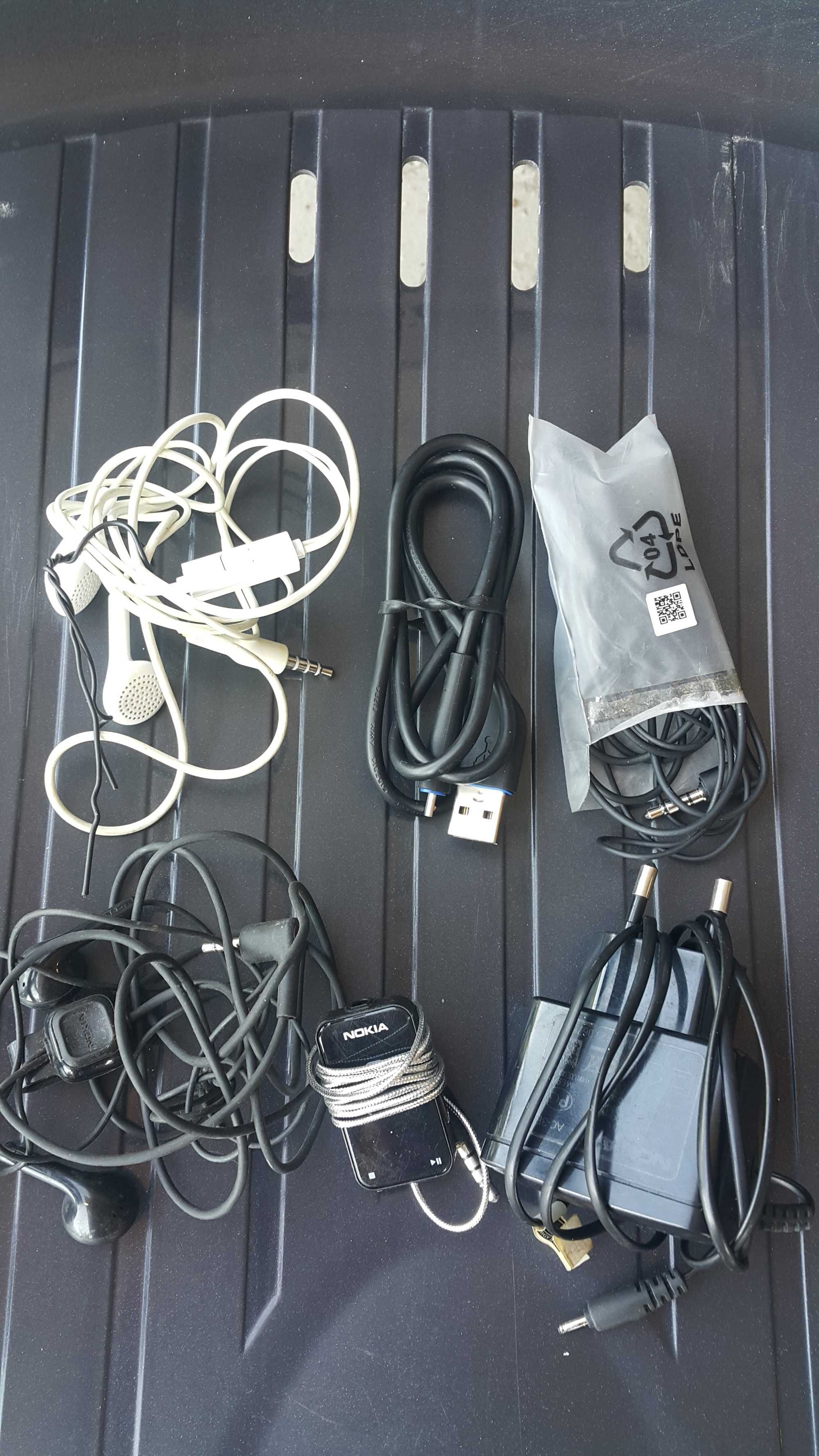 Продавам  usb кабел, слушалки и зарядни