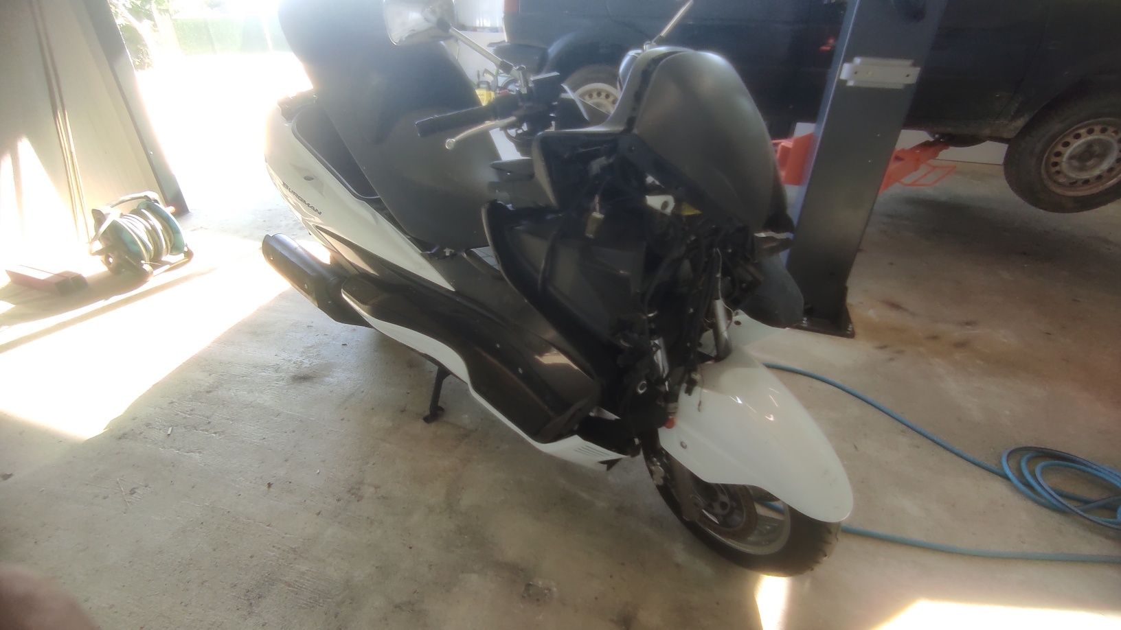 Suzuki Burgman 400 K7 на части